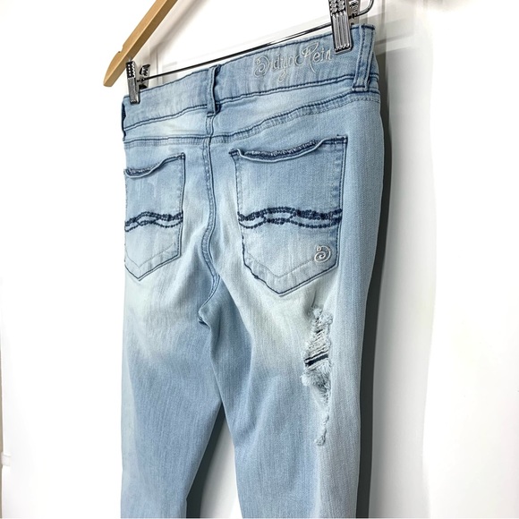 Indigo Rein Forever Stretch Light Wash Distressed Destroyed Capri Cuffed Jeans - Picture 10 of 16